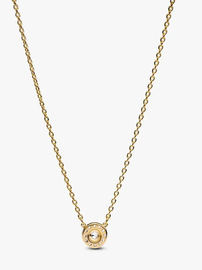 Collier avec pendentif rond en or et pavé de zircons, vue de face sur fond blanc.