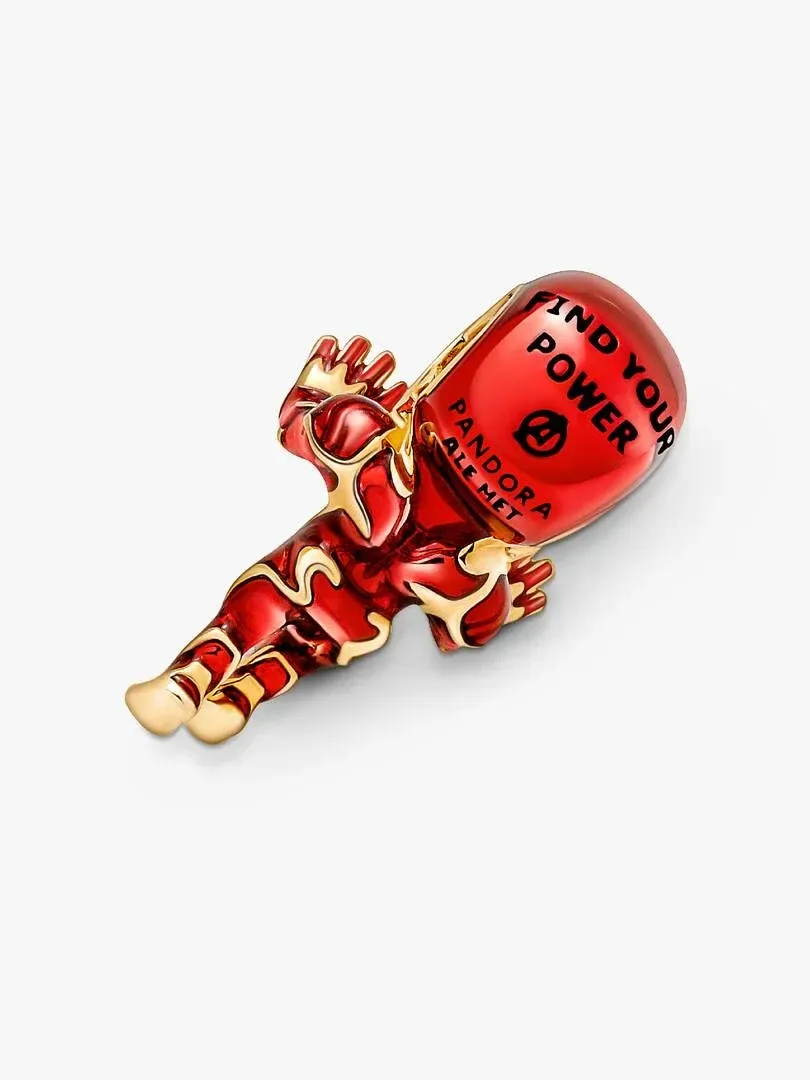 Vue latérale du charm Iron Man sur fond blanc, montrant le détail du casque et l'émail rouge.