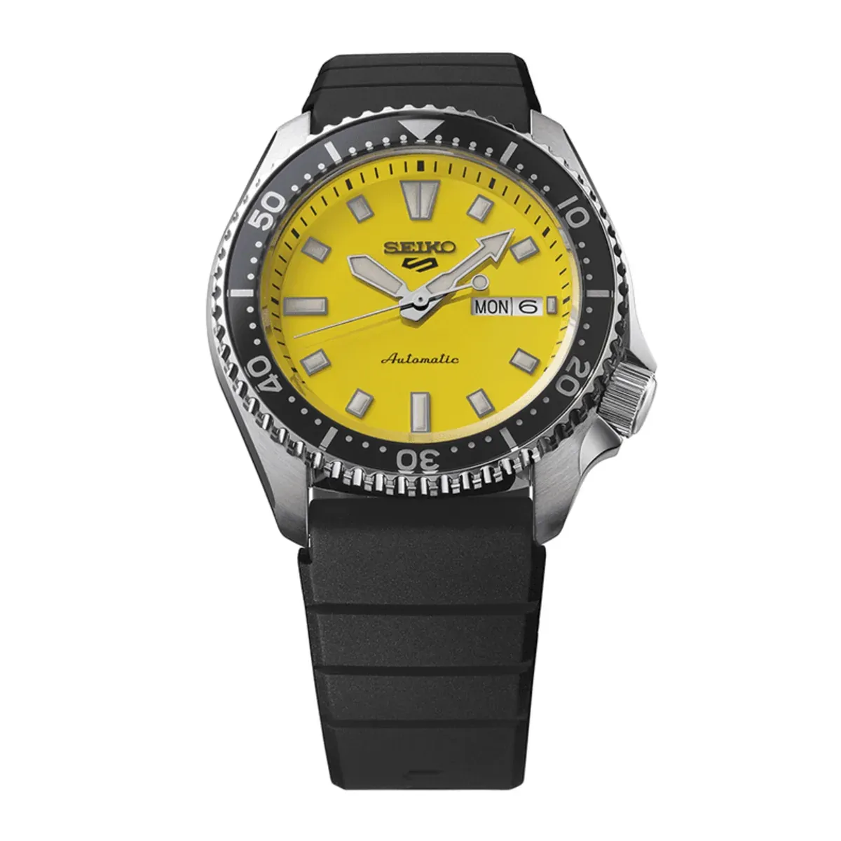 Vista frontal completa del reloj con esfera amarilla y correa negra sobre fondo blanco.