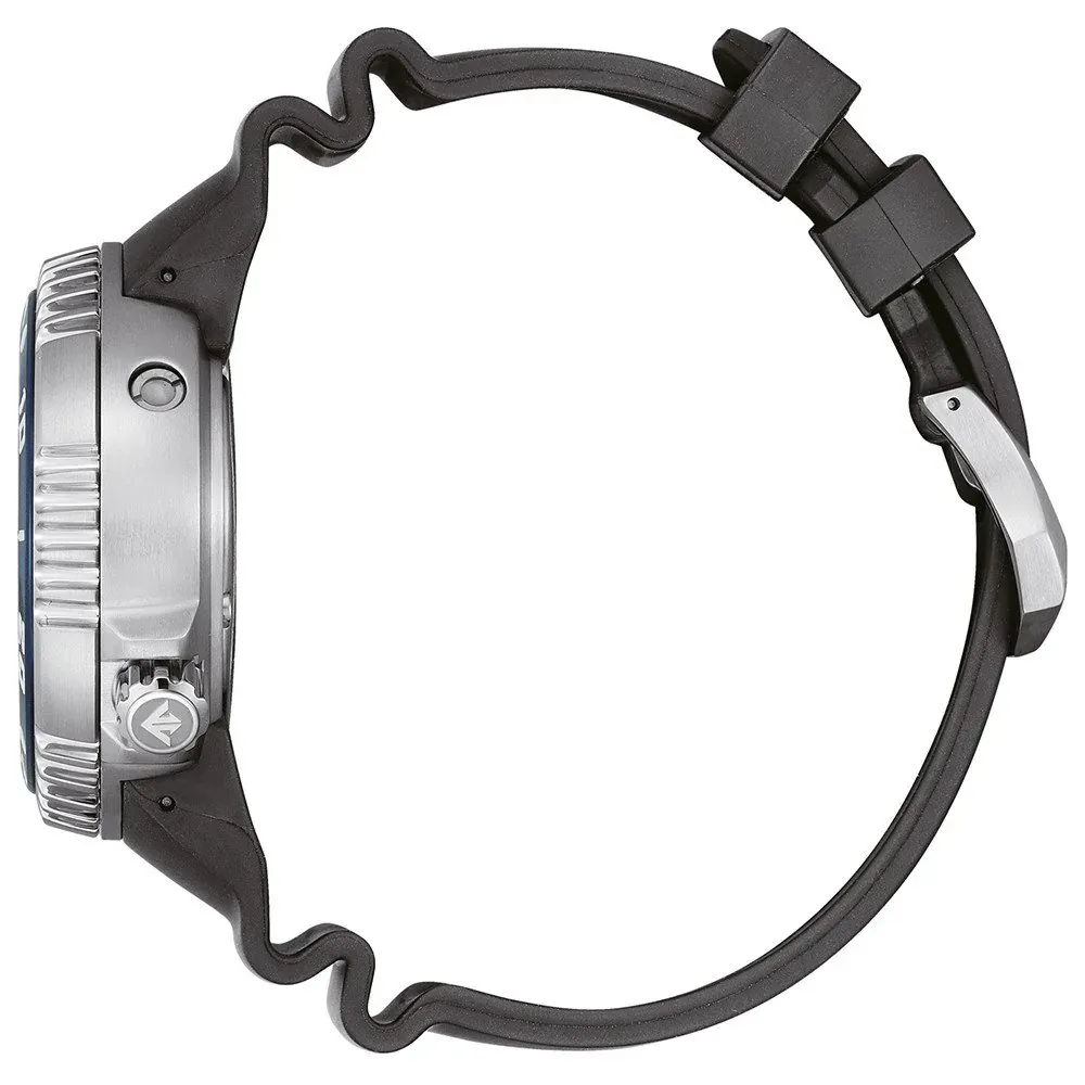 Perfil lateral del reloj sobre fondo blanco, mostrando la corona y la correa completa
