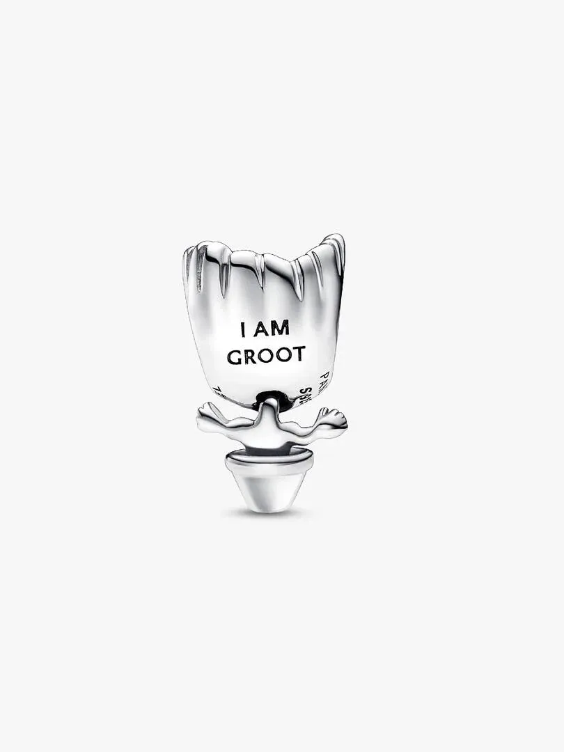 Vue arrière du charm avec l'inscription 'I AM GROOT', fond blanc, plan frontal centré.