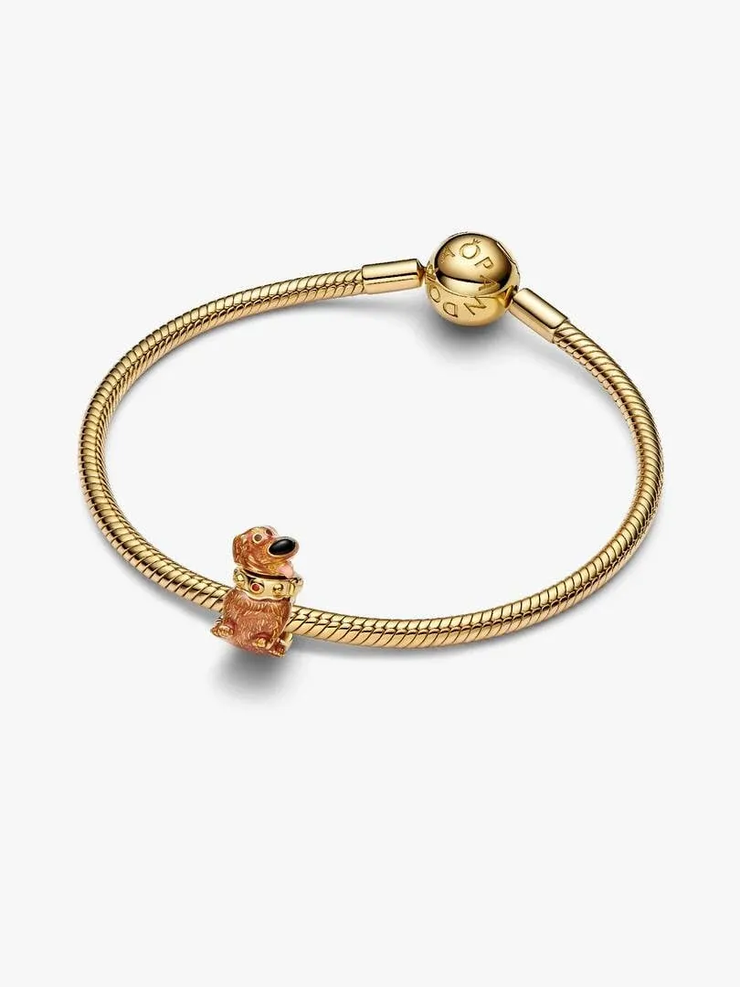 Bracelet chaîne serpent doré avec charm chien, vue frontale de face sur fond blanc.