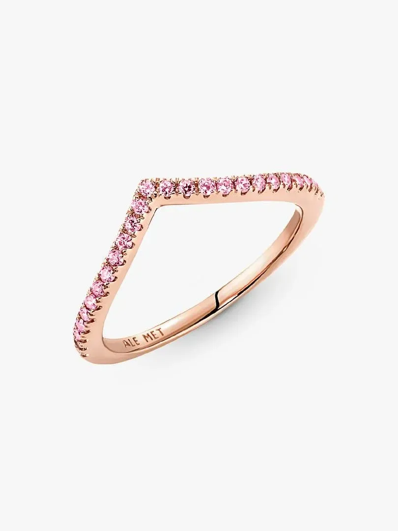 Wunschbein-Ring mit rosa Zirkonia, Seitenansicht auf weißem Hintergrund.