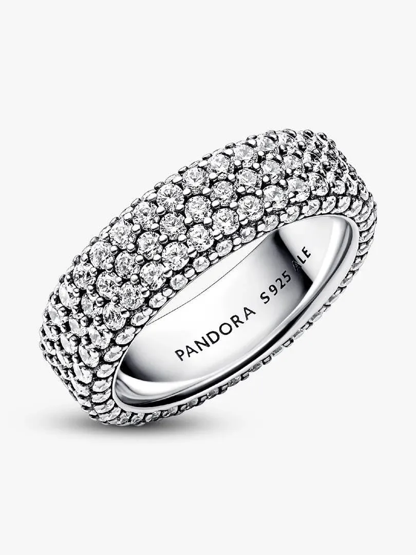 Bague pavée à trois rangées vue de profil, fond blanc, détail du marquage S925 ALE.