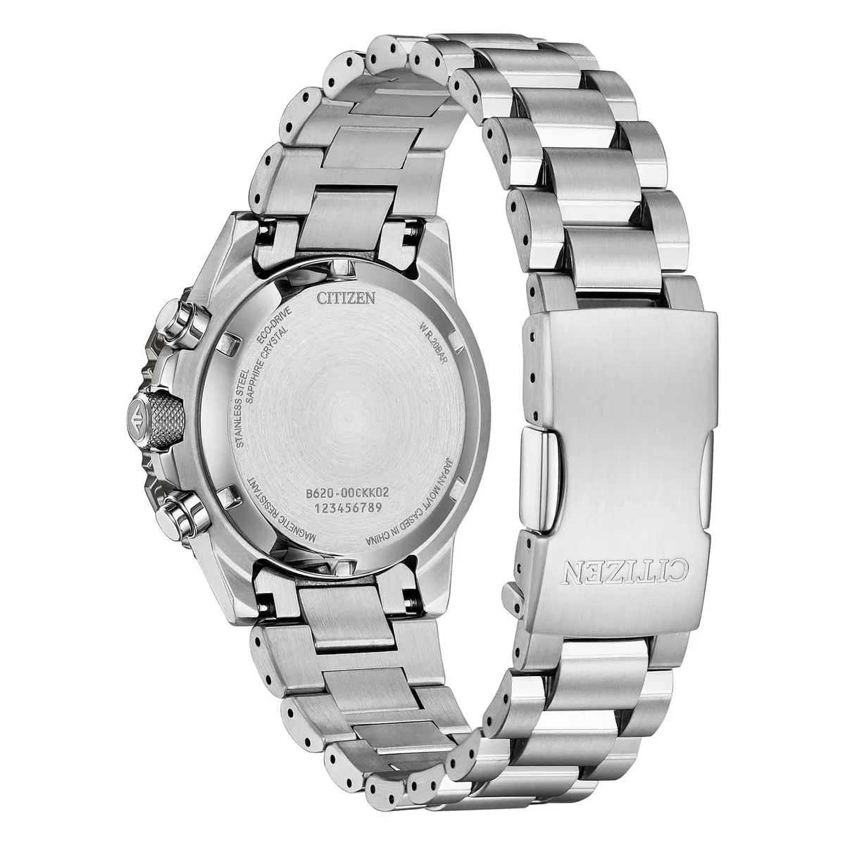Vista posterior del reloj, detalle de la tapa trasera grabada y cierre del brazalete de acero, fondo blanco.