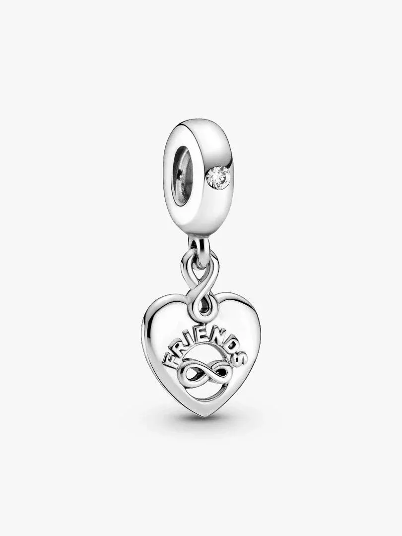 Charm colgante de corazón en plata con detalle de infinito y circonita, vista frontal sobre fondo blanco.