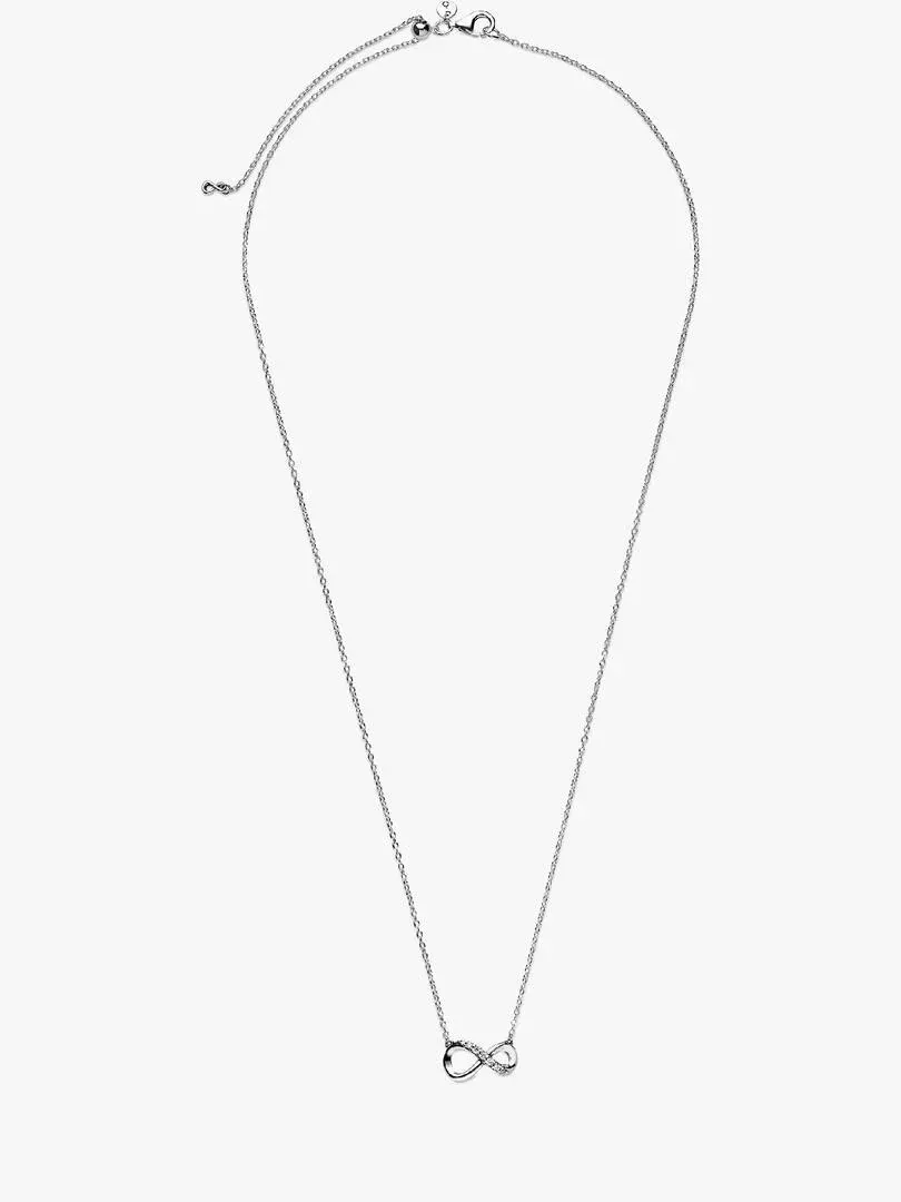 Collier en argent avec pendentif infini sur fond blanc, vue frontale complète.