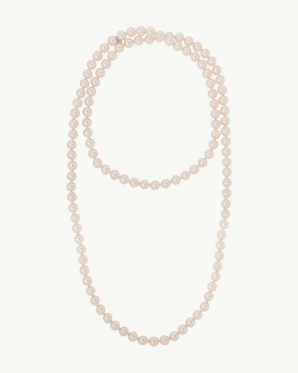 Pearl necklace arranged in a loop shape on a white background, full frontal view.