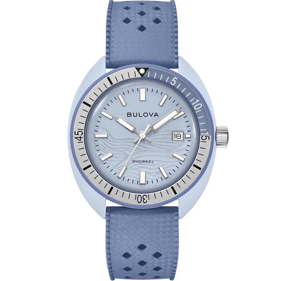 Reloj de esfera y caja azul con correa de caucho perforada, vista frontal sobre fondo blanco.