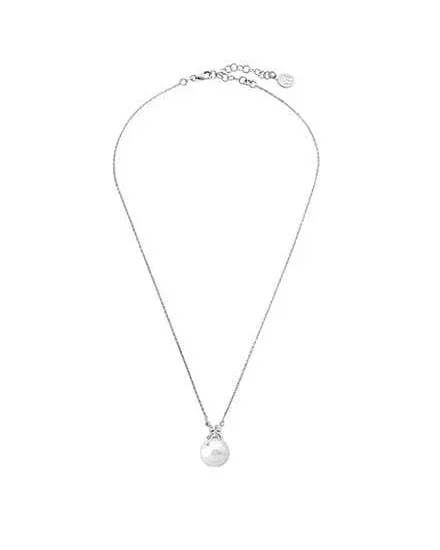 Collar con perla central y circonitas sobre fondo blanco, vista frontal completa.