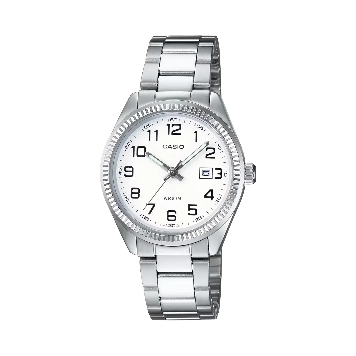 Vista frontal del reloj centrado sobre fondo blanco, mostrando la esfera blanca y el brazalete de acero inoxidable.