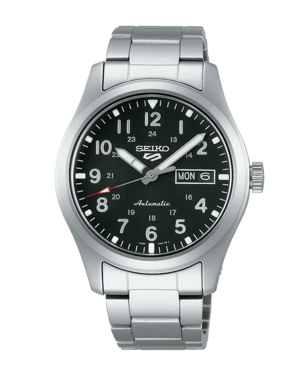 Vista frontal completa del reloj con esfera negra y brazalete de acero sobre fondo blanco.