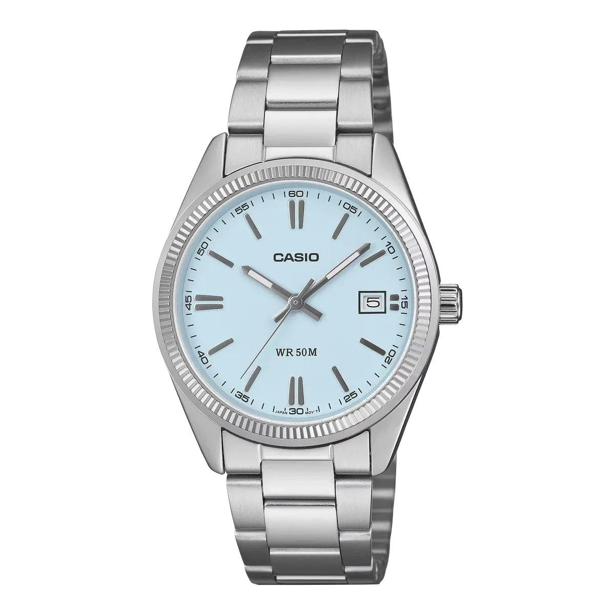 Vista frontal completa del reloj con esfera azul claro y brazalete de acero, sobre fondo blanco.
