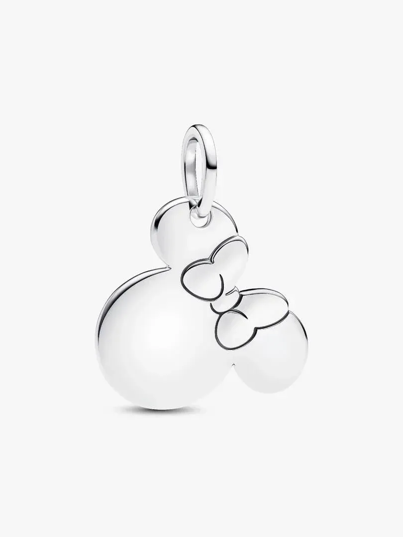 Zilveren Minnie Mouse silhouet charm, vooraanzicht onder een lichte hoek op een witte achtergrond.