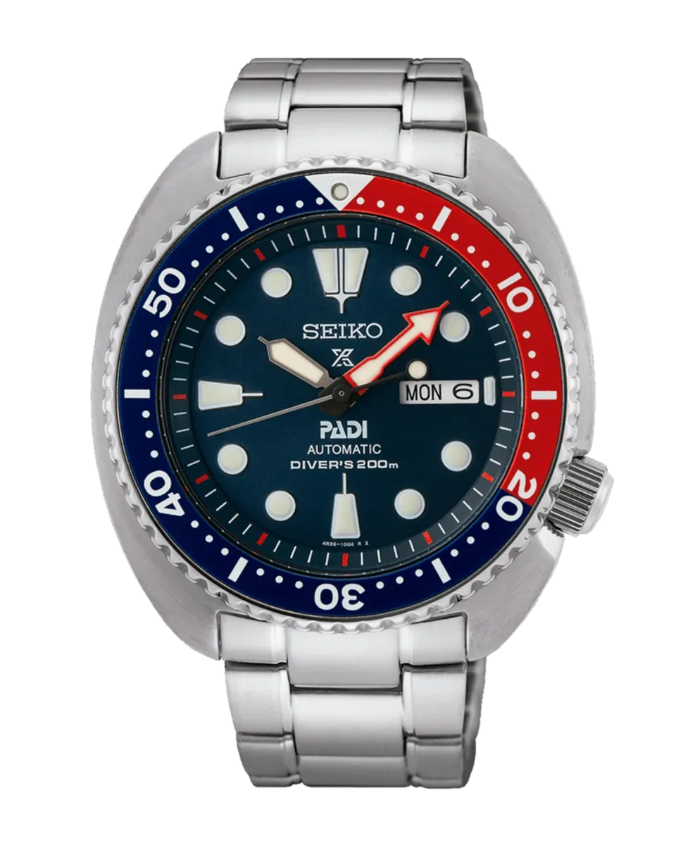 Vista frontal de reloj sobre fondo blanco, con esfera azul y bisel rotatorio bicolor rojo y azul.