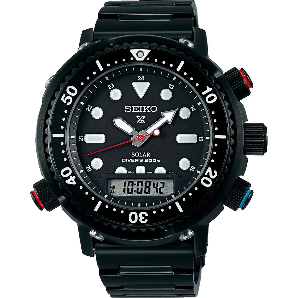 Vista frontal completa del reloj, centrado sobre fondo blanco.