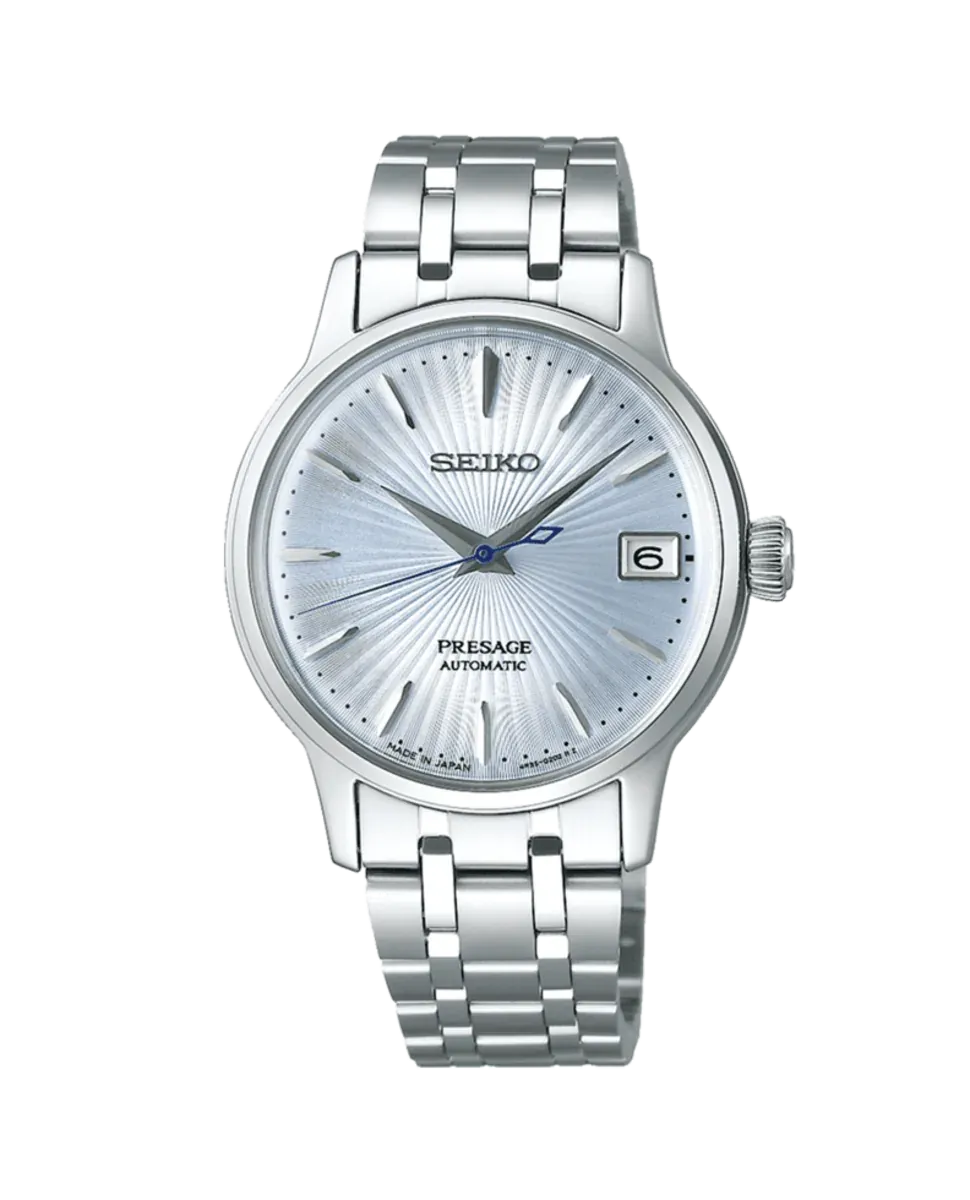 Vista frontal completa del reloj con brazalete de acero y esfera plateada, sobre fondo blanco.