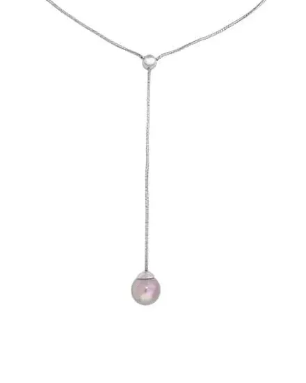 Fijn ketting met een hangende parel, vooraanzicht op witte achtergrond.