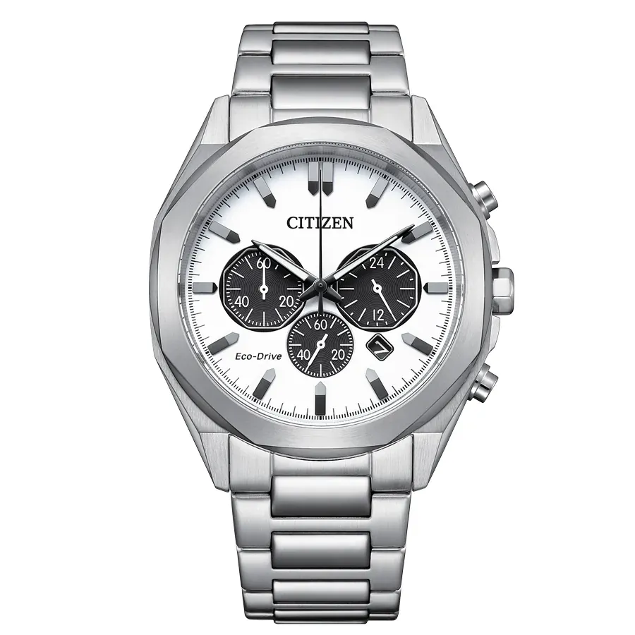 Vista frontal completa del reloj de acero con esfera blanca y subesferas negras, centrado sobre fondo blanco.