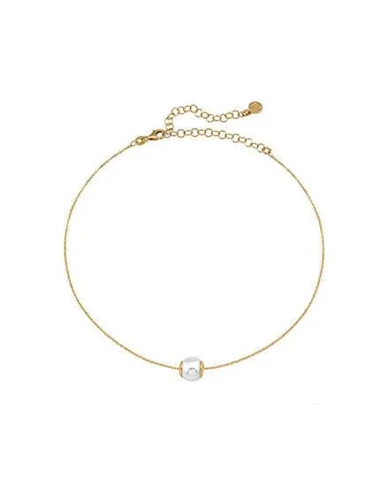 Gouden choker met centrale witte parel, volledig vooraanzicht op een witte achtergrond.