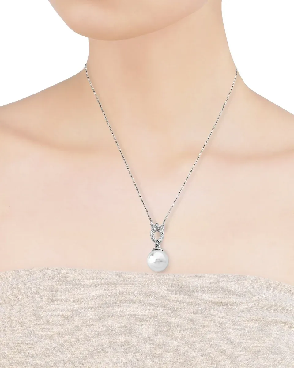 Close-up of the pearl necklace on a model's neck, front view with neutral background.