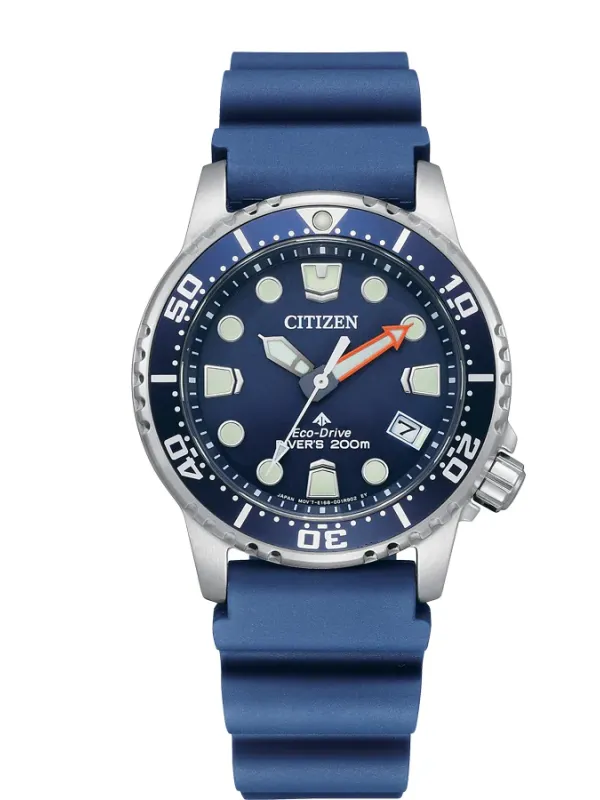 Vista frontal del reloj con esfera azul y correa de caucho, fondo blanco.