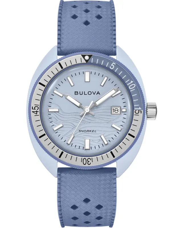 Reloj de esfera y caja azul con correa de caucho perforada, vista frontal sobre fondo blanco.