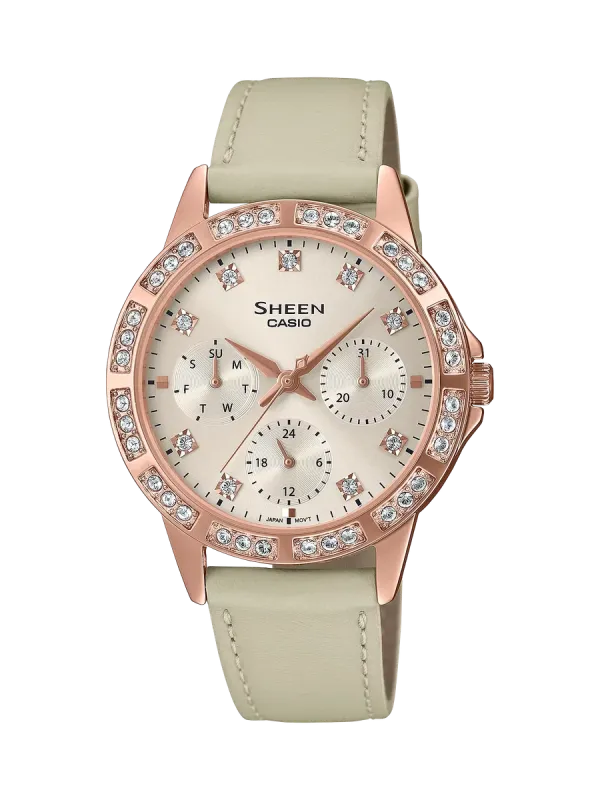Reloj de pulsera visto de frente sobre fondo blanco, con caja en oro rosa y correa de piel beige.