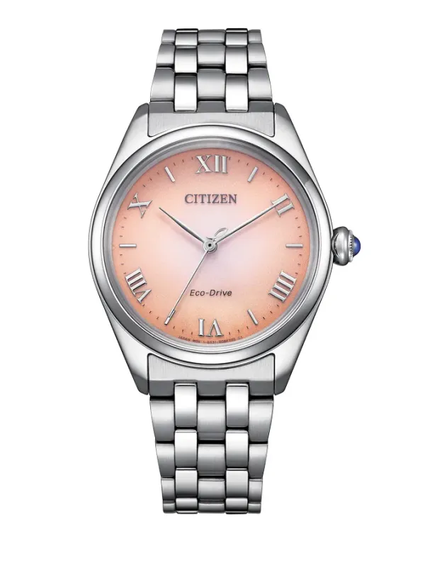 Reloj de acero con esfera color cobre y números romanos, vista frontal sobre fondo blanco.