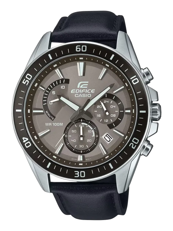 Vista frontal completa del reloj con esfera marrón y correa de piel negra sobre fondo blanco.
