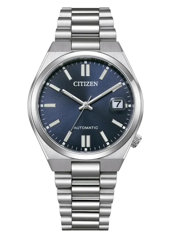 Vista frontal completa del reloj con esfera azul y brazalete de acero, centrado sobre fondo blanco.