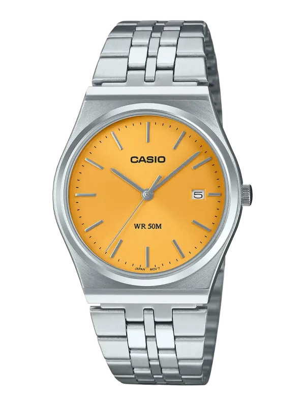 Vista frontal completa del reloj con esfera amarilla y brazalete de acero inoxidable sobre fondo blanco.