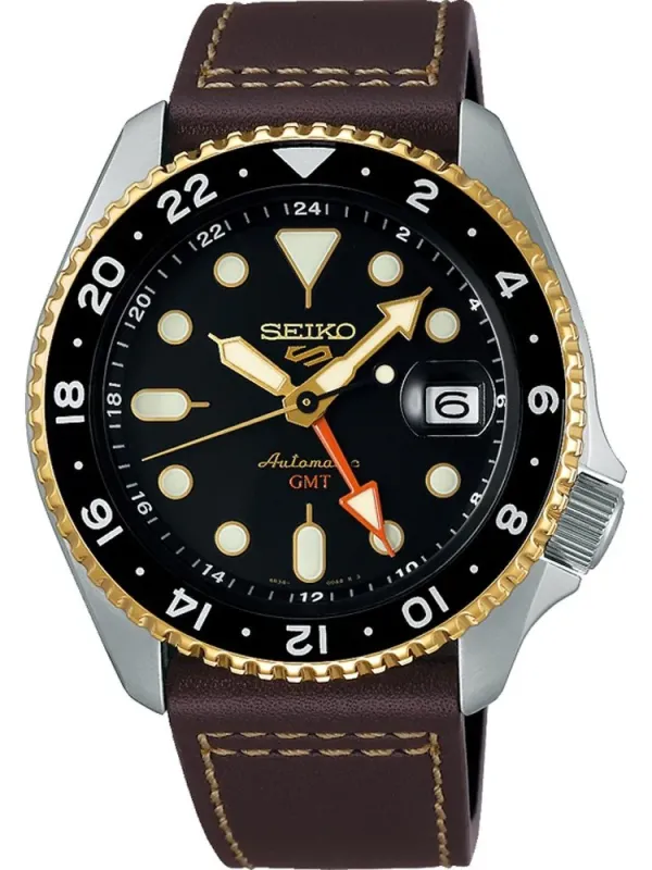 Vista frontal del reloj con esfera negra, bisel dorado y correa de piel marrón sobre fondo blanco