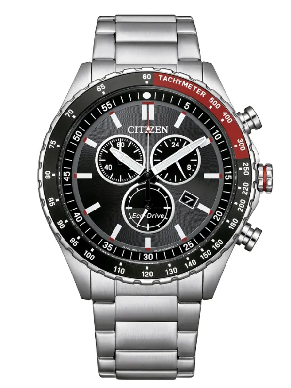Vista frontal centrada de reloj con esfera negra y brazalete de acero sobre fondo blanco.