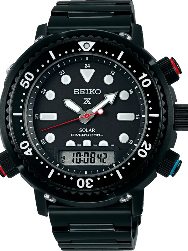 Vista frontal completa del reloj, centrado sobre fondo blanco.