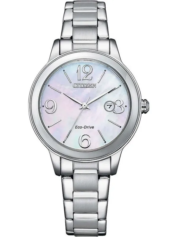 Vista frontal completa del reloj sobre fondo blanco, centrado, mostrando la esfera de nácar y el brazalete de acero.