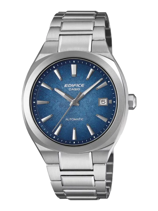 Vista frontal completa del reloj con esfera azul y brazalete de acero, centrado sobre fondo blanco.