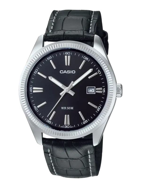 Vista frontal completa de reloj con esfera negra y correa de piel negra sobre fondo blanco.
