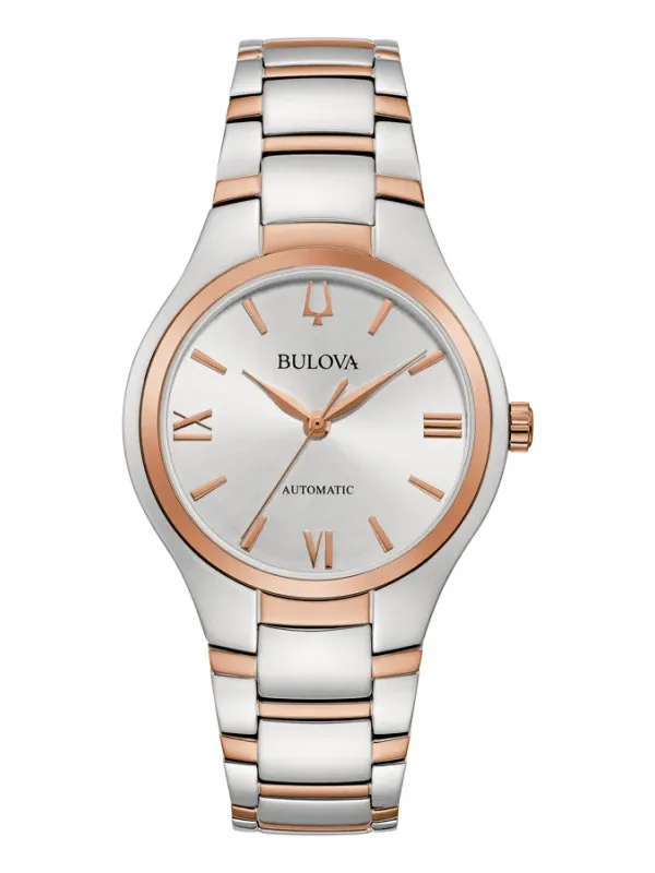 Vista frontal completa del reloj sobre fondo blanco, con esfera plateada y brazalete bicolor.