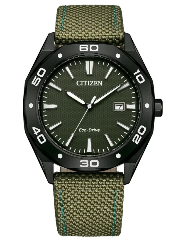 Vista frontal del reloj con esfera verde y correa de nylon, centrado sobre fondo blanco.