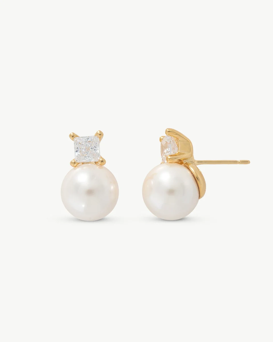 Front and side view of the earrings on a white background, showing the pearl and gold post.