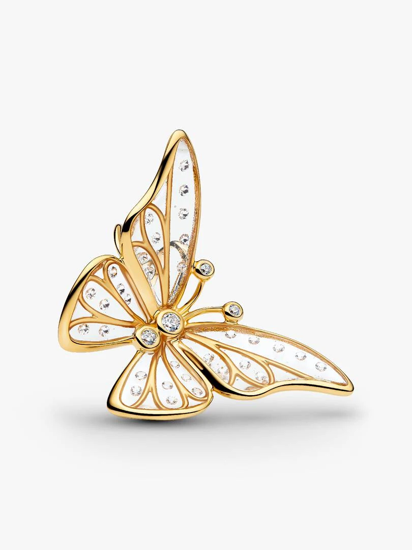 Charm de mariposa en oro visto de perfil lateral, fondo blanco, detalle de las alas con filigrana y gemas.
