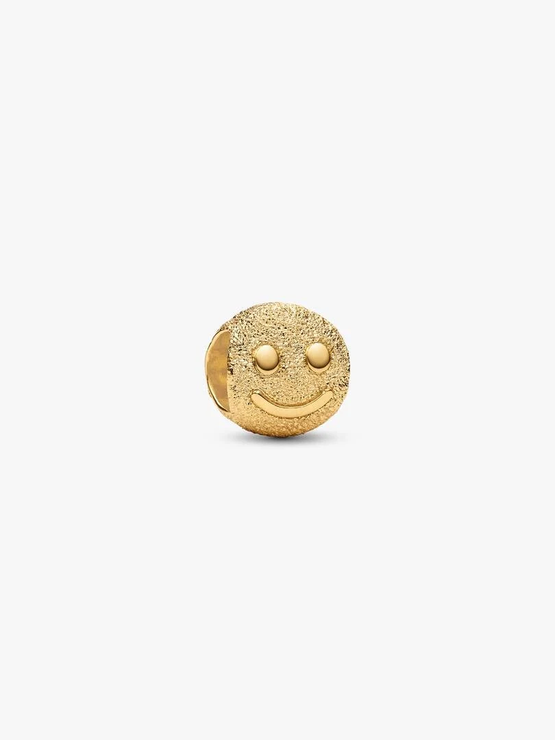 Ronde smiley charm met textuurafwerking, vooraanzicht op een witte achtergrond.