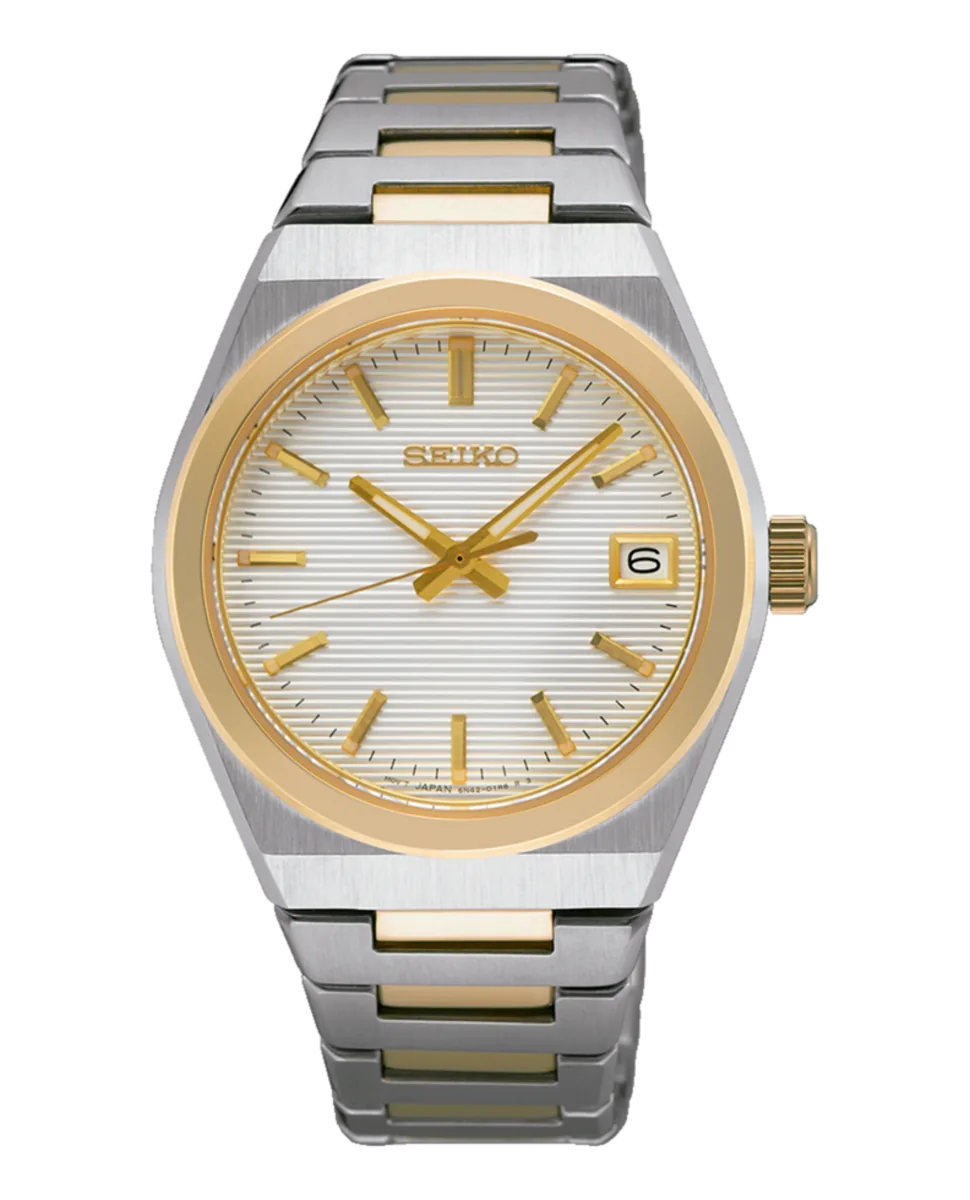 Vista frontal completa del reloj sobre fondo blanco, caja plateada con bisel dorado y brazalete bicolor.
