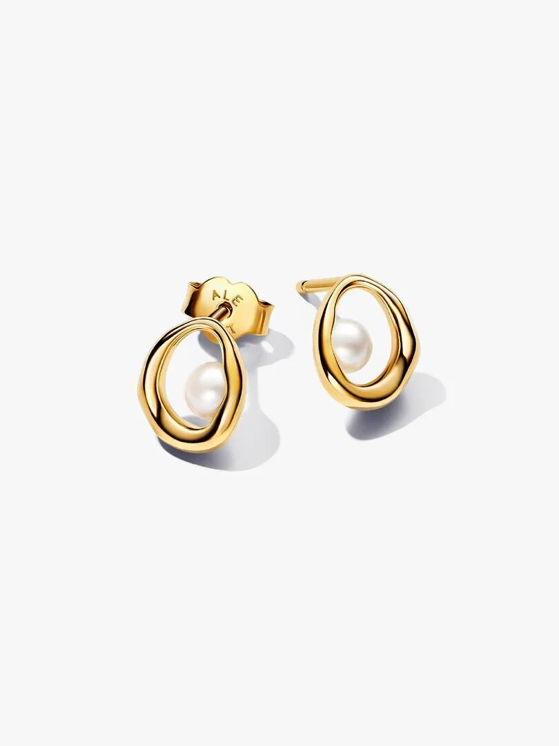 Paire de puces d'oreilles ovales organiques avec perle, vue de face sur fond blanc.