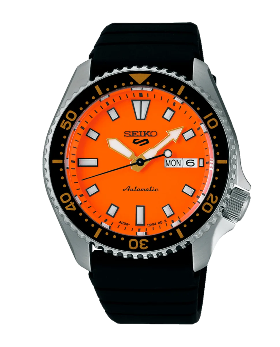 Vista frontal completa del reloj, centrado sobre fondo blanco.