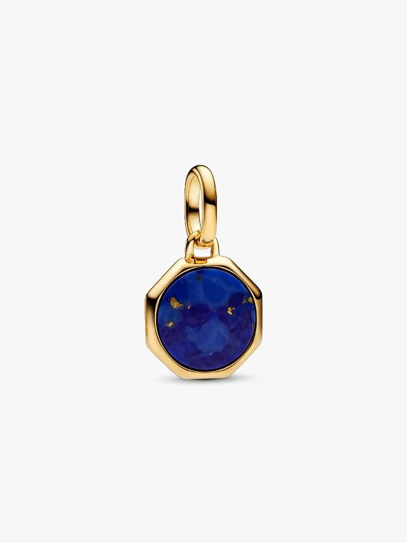 Octogonale medaillon charm met blauwe imitatie lapis lazuli, vooraanzicht op witte achtergrond.