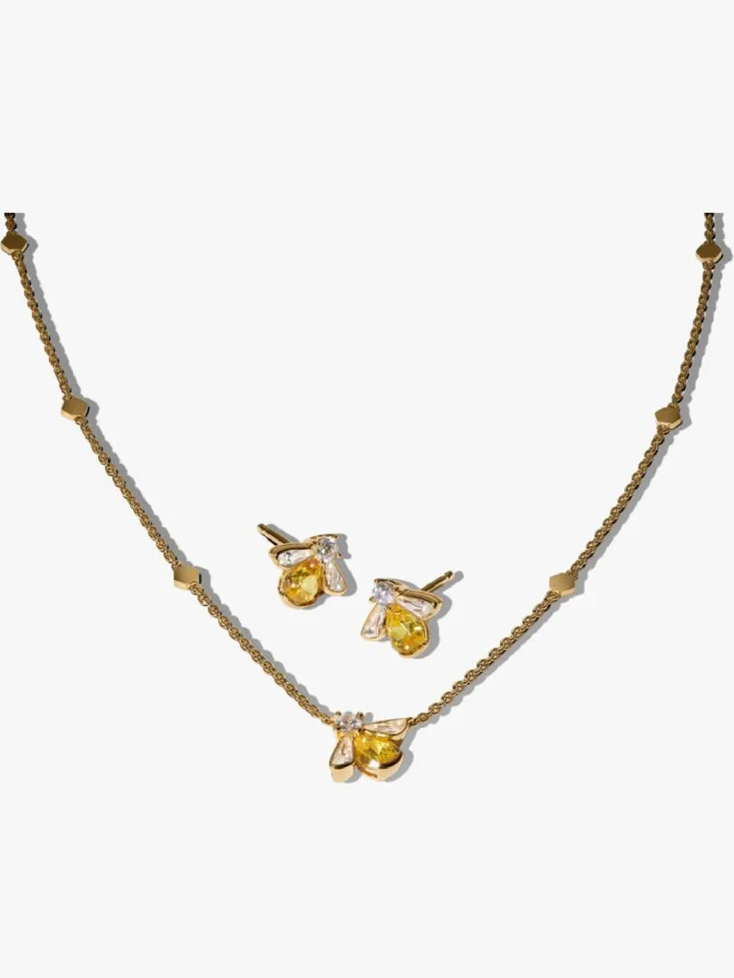 Bijenketting en oorbellen set op witte achtergrond, vooraanzicht met ketting in een boogvorm.