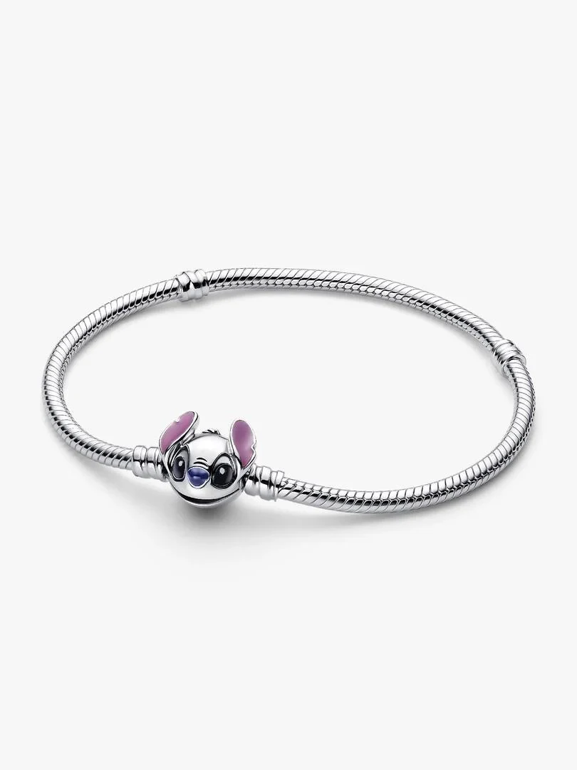 Slangenketting armband met Stitch-bedeltje, vooraanzicht op een witte achtergrond.
