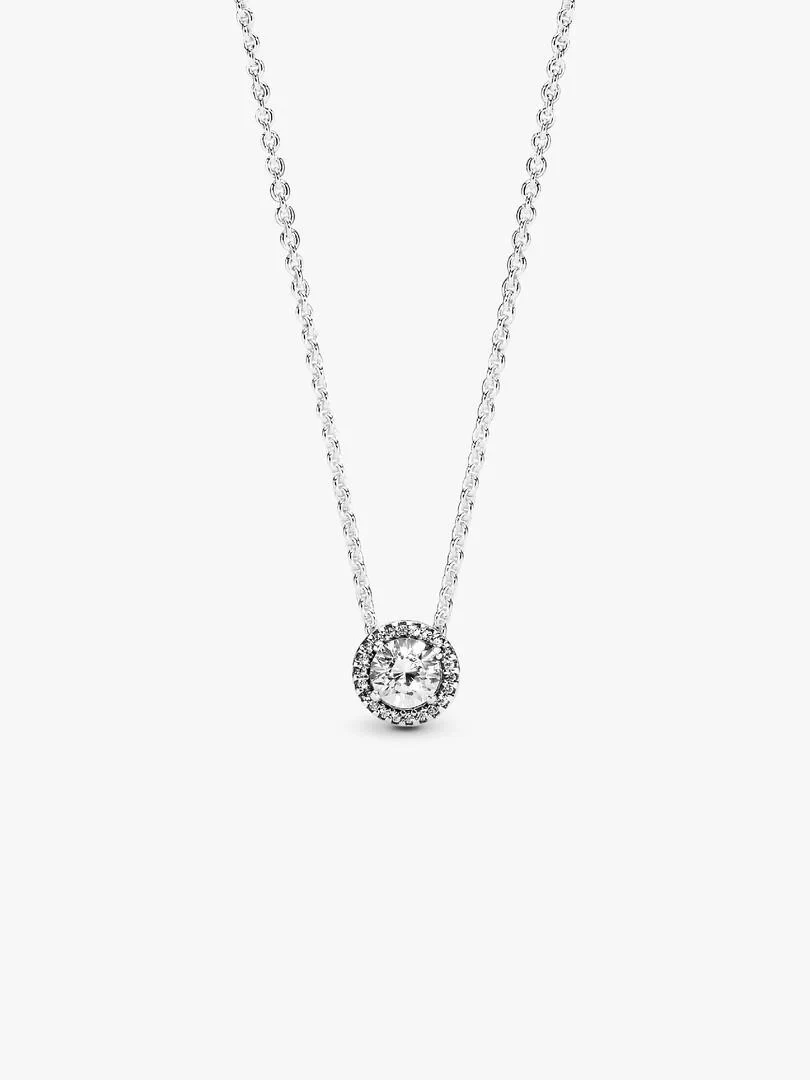 Zilveren ketting met ronde zirkonia hanger, vooraanzicht op witte achtergrond.